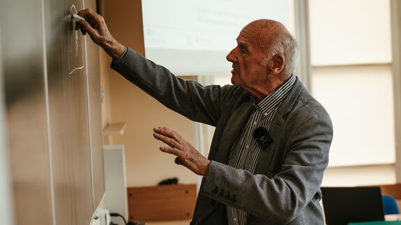 prof. dr hab. Jacek Ryszard Banaszkiewicz