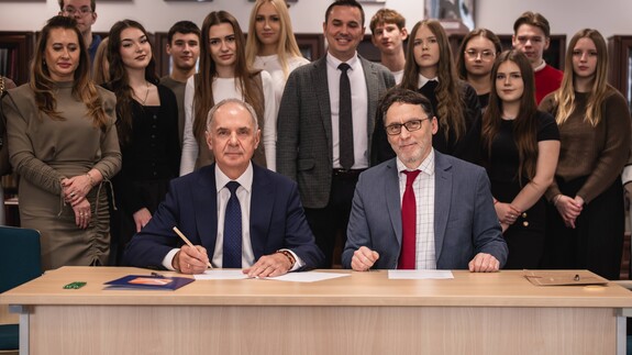Podpisanie porozumienia o współpracy pomiędzy Wydziałem Historii UwB a Zespołem Szkół nr 2 w Ostrowi Mazowieckiej