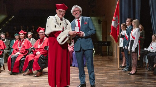 prof. Cezary Kuklo odznaczony Medalem UwB