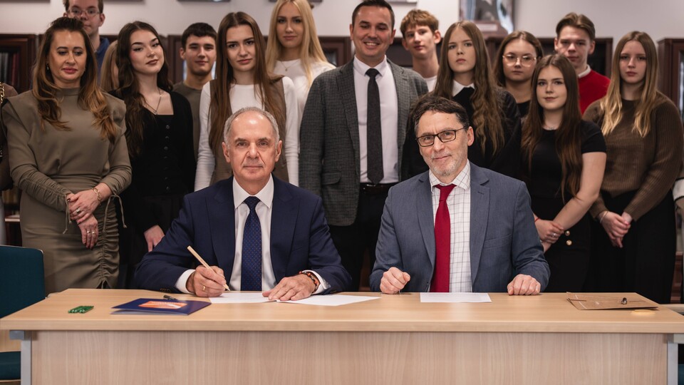 Porozumienie o współpracy pomiędzy Wydziałem Historii UwB a Zespołem Szkół nr 2 w Ostrowi Mazowieckiej