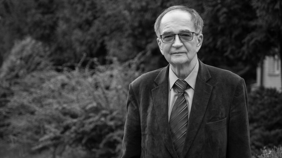 Uroczystości pogrzebowe pierwszego rektora Uniwersytetu w Białymstoku śp. prof. Adama Jamroza. Księga kondolencyjna w Rektoracie Uczelni