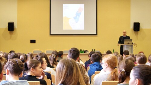 „Geneza konfliktu palestyńsko-izraelskiego"  - wykład prof. Krzysztofa Buchowskiego podczas Dni Nauki w I Liceum Ogólnokształcącym im. Adama Mickiewicza w Białymstoku